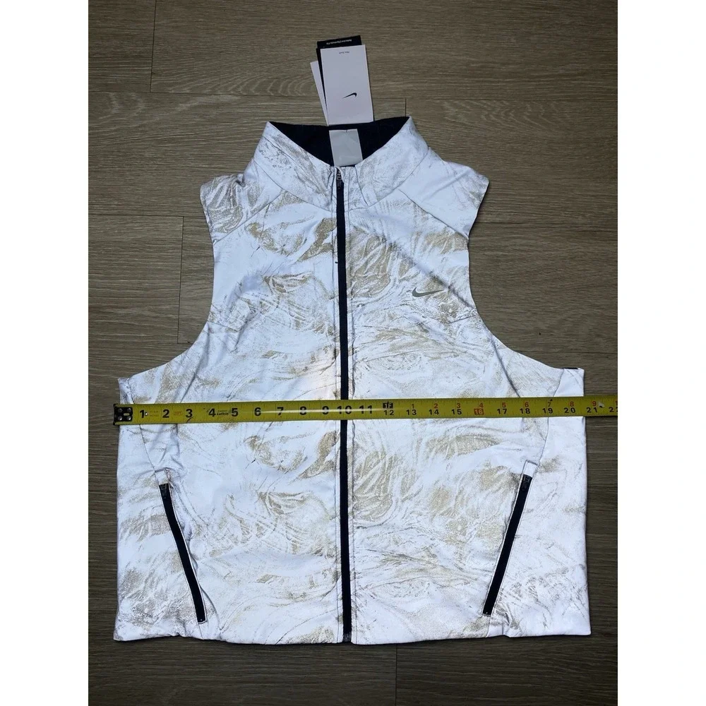 *NWT* Women's LARGE Nike Swift Therma-FIT ADV Reflective Running Vest HV2762-078